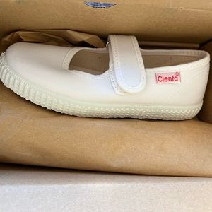 CIENTAS BRAND NEW IN BOX, size 28